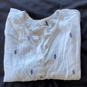 Anthropologie Akemi & Kin embroidered shirt